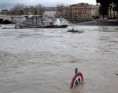 /album/galleria-foto-eventi-calamitosi/il-tevere-in-piena-jpg/